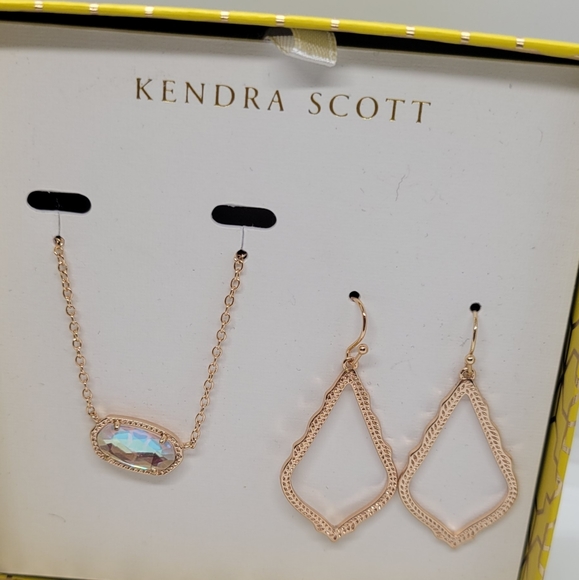 NWT KENDRA SCOTT BLUSH DICHROIC NECKLACE AND EARRINGS SET IN ROSE GOLD GIFT BOX - Picture 11 of 11